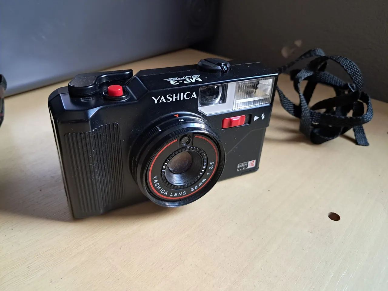 Câmera Yashica MF3 