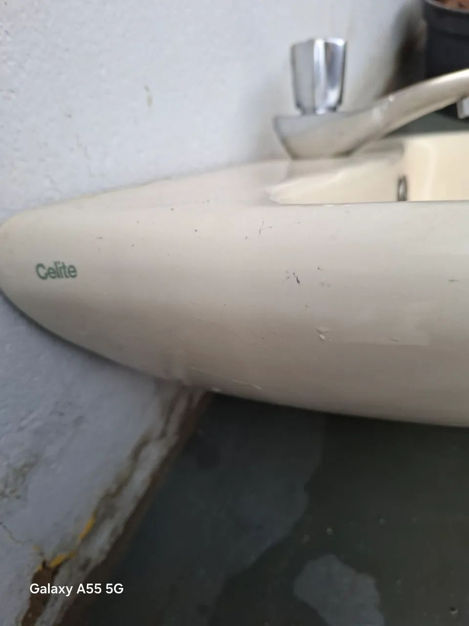  lavatório banheiro com coluna de louça Celite com válvula e torneira Deca,cor bege. - Foto 3