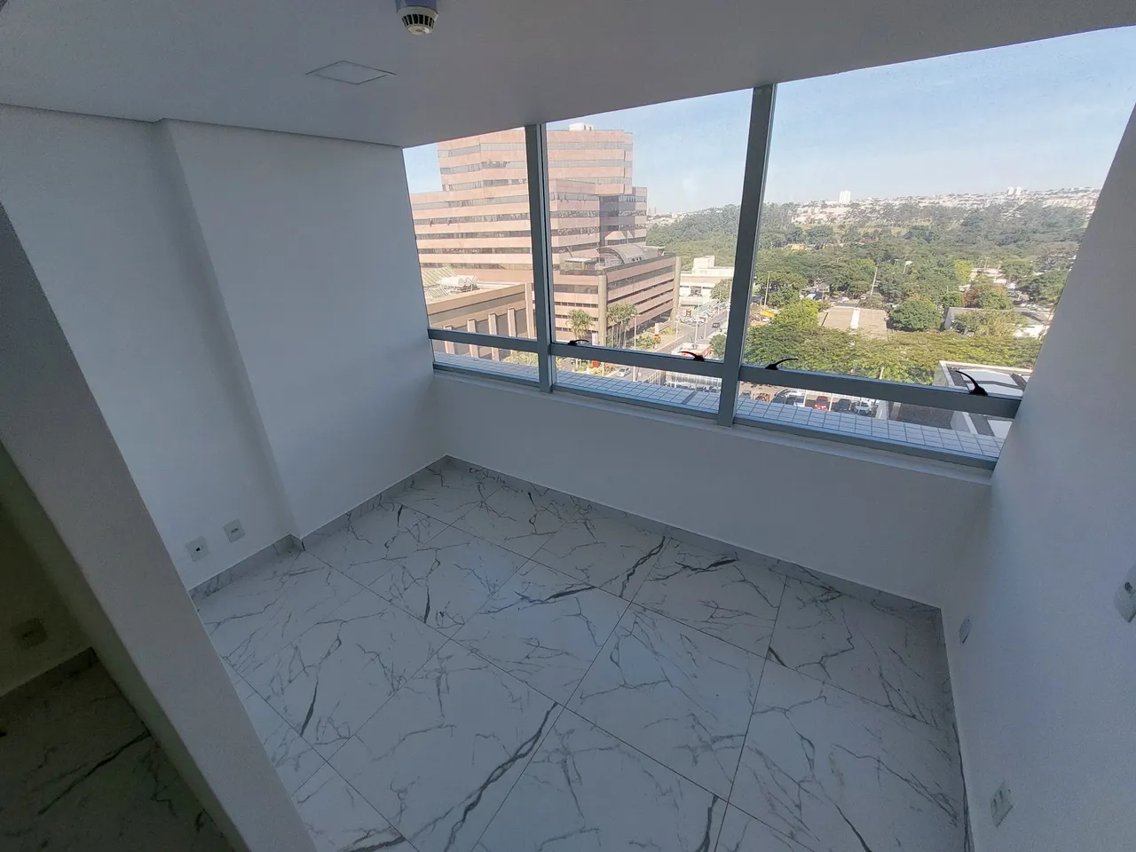 Sala Comercial / Consultório.