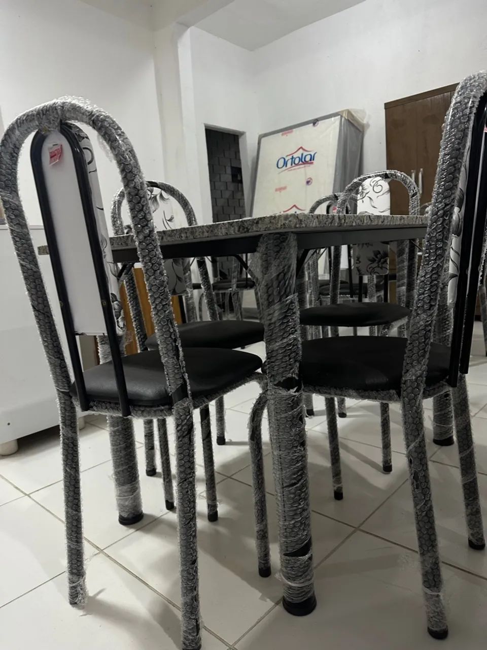 Mesa de jantar 1.10x80 nova e lacradas disponíveis  - Foto 4