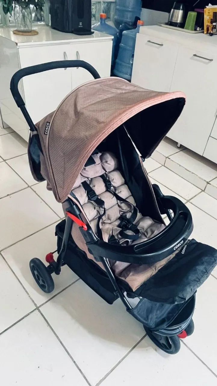 Vendo carrinho de bebê com bebê conforto  - Foto 2