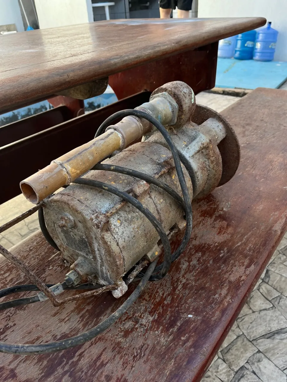 Bomba d'água usada trifásica.