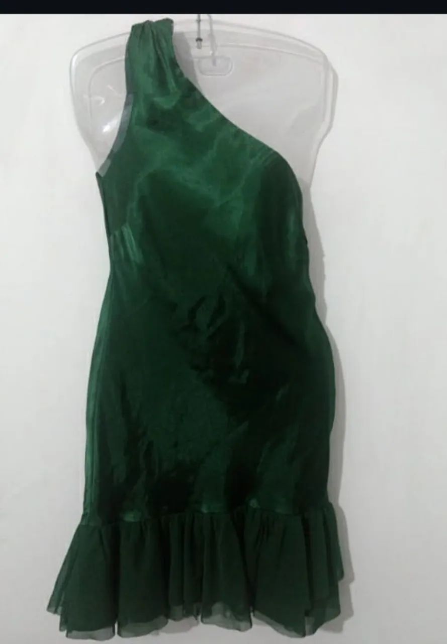Vestido de Um Ombro só da Marca Forever 21.