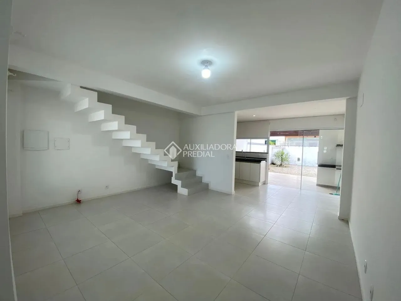 Imóvel para aluguel possui 126 metros quadrados com 3 quartos
