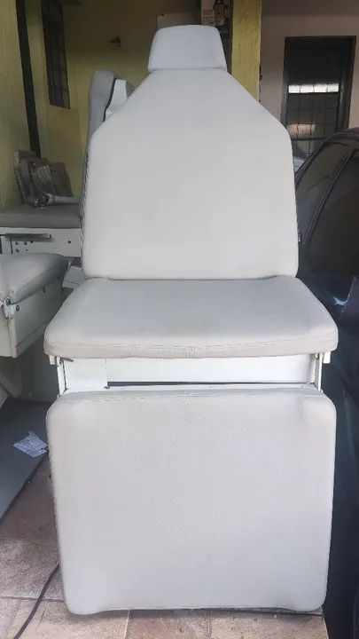 Maca Poltrona Elétrica Couro Estética e Consultório- Semi-Nova - Foto 2