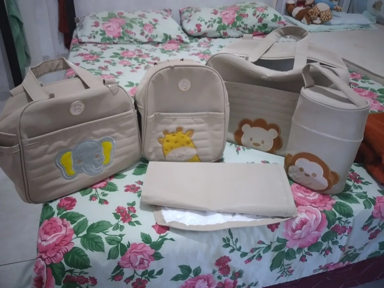 Kit de bolsas maternidade com tema safari