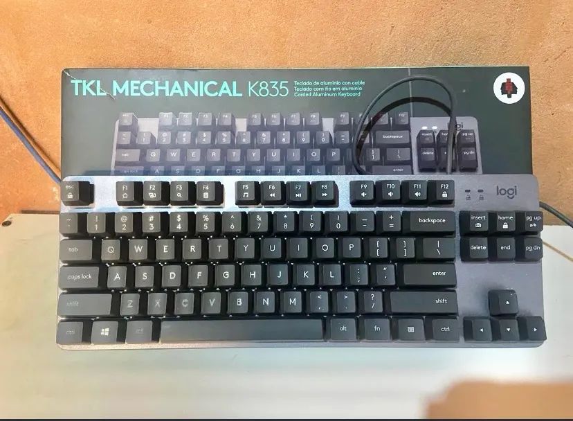 Teclado Mecânico Logitech K835 TKL 