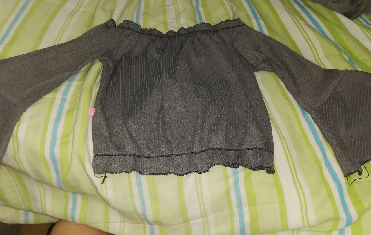 Blusa Ombro a Ombro com Mangas Flare - Foto 2