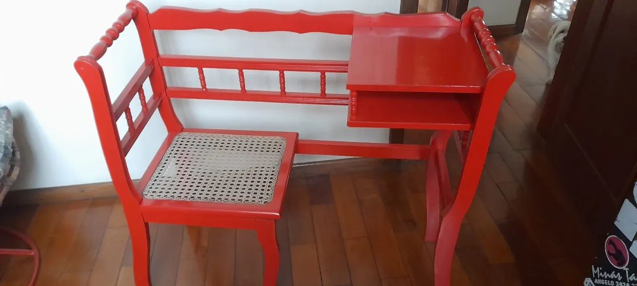 Escrivaninha Vermelha Vintage com Cadeira - Foto 2