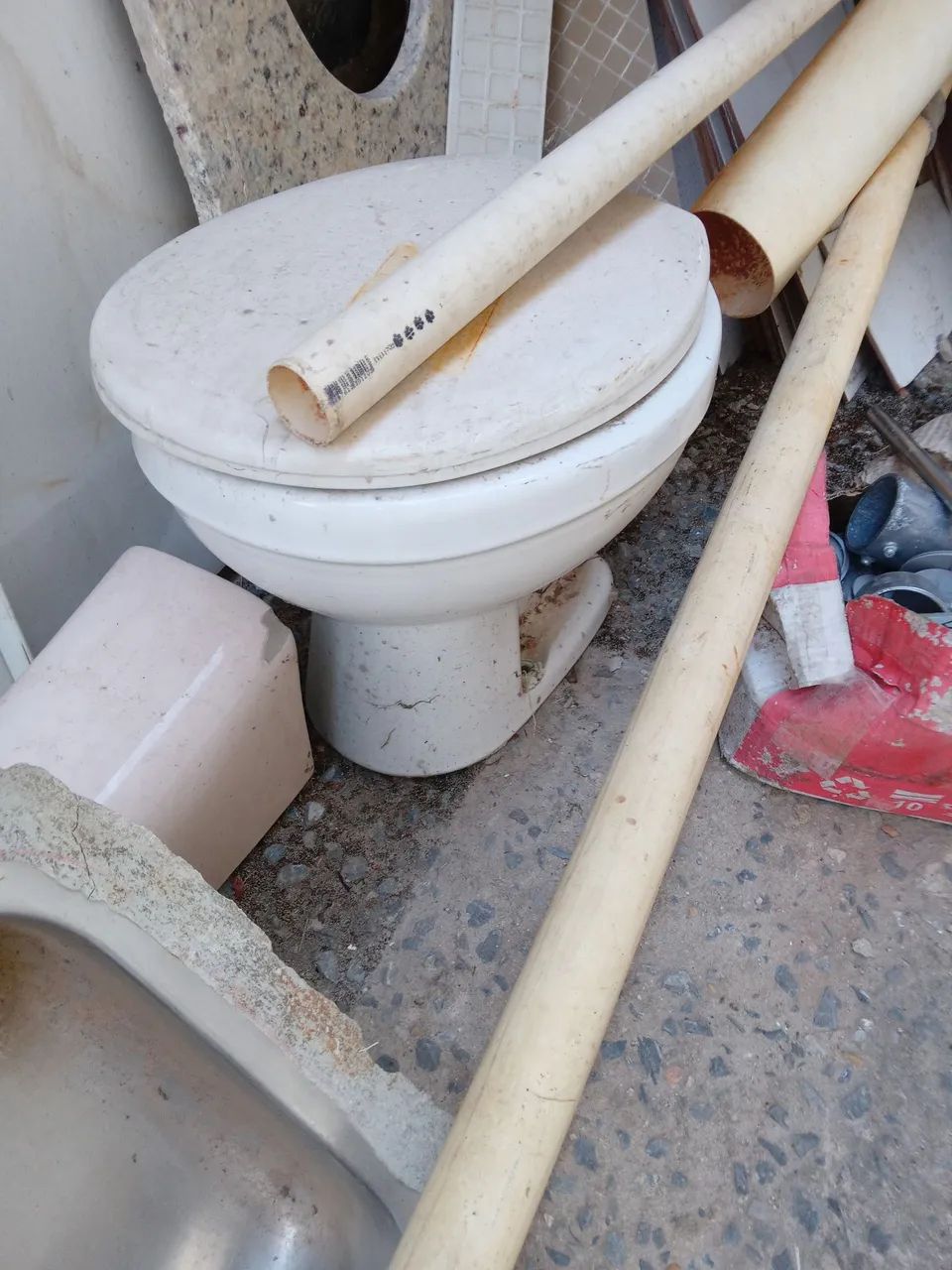 Pias e vasos sanitário 