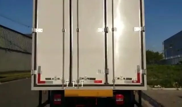 Volkswagen 11180 Delivery Baú 2017 - Foto 4