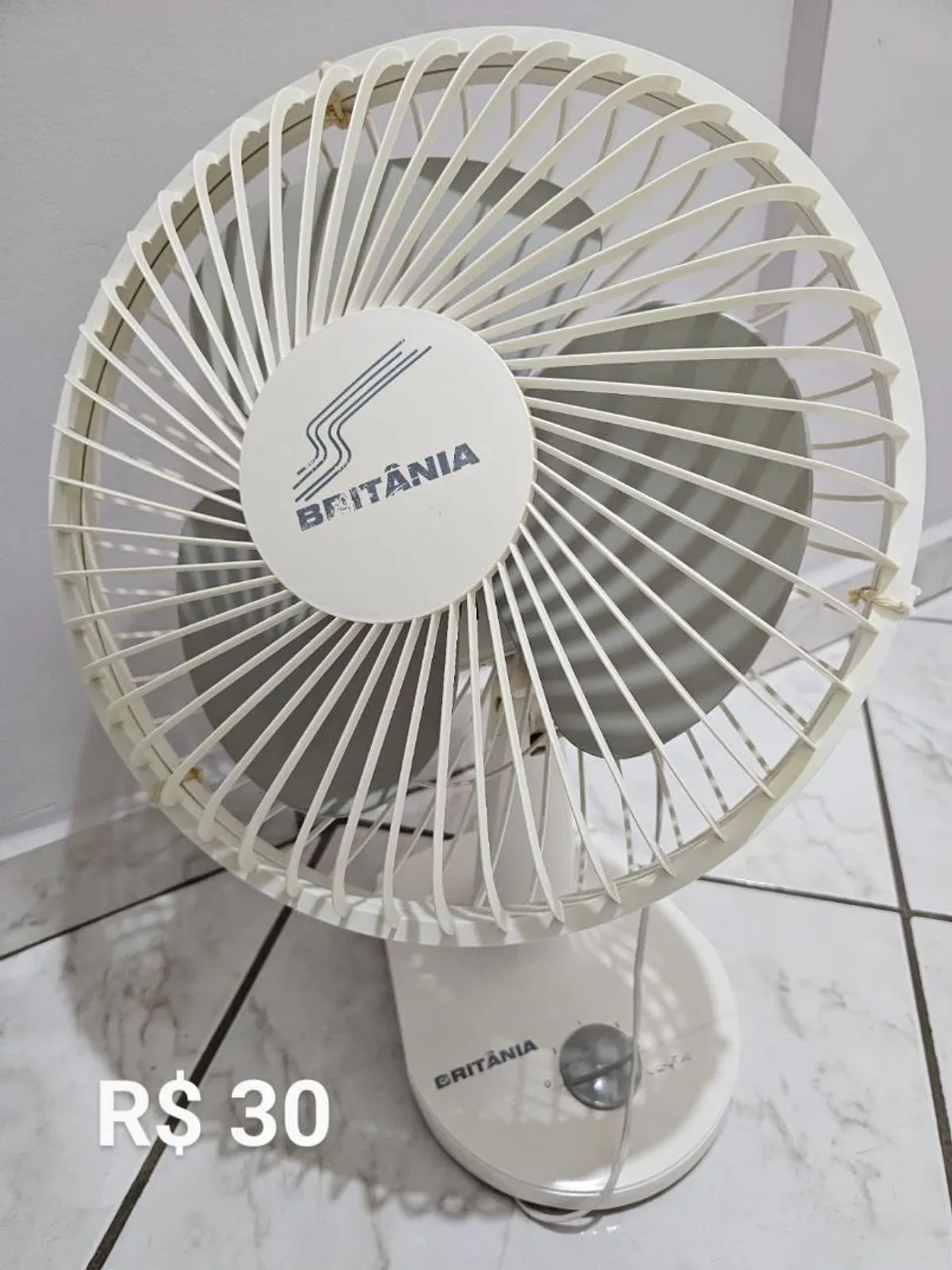 Ventilador de Mesa Britânia - R$30
