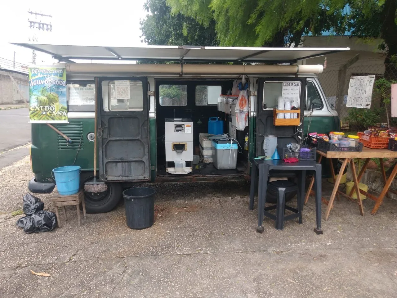 Vendo Kombi Completa em ótimo estado pronta para trabalhar!!!
