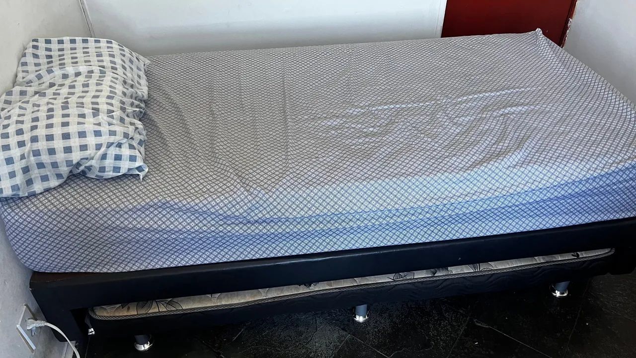 Cama de solteiro ortobom com uma em baixo