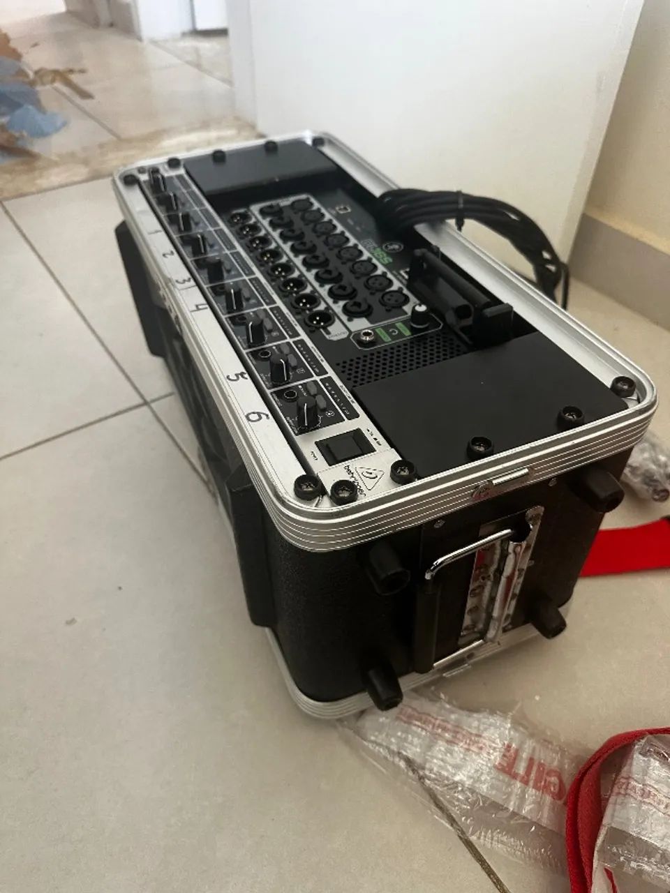 Mesa de som digital Mackie DL16S + Powerplay + Case - Foto 4