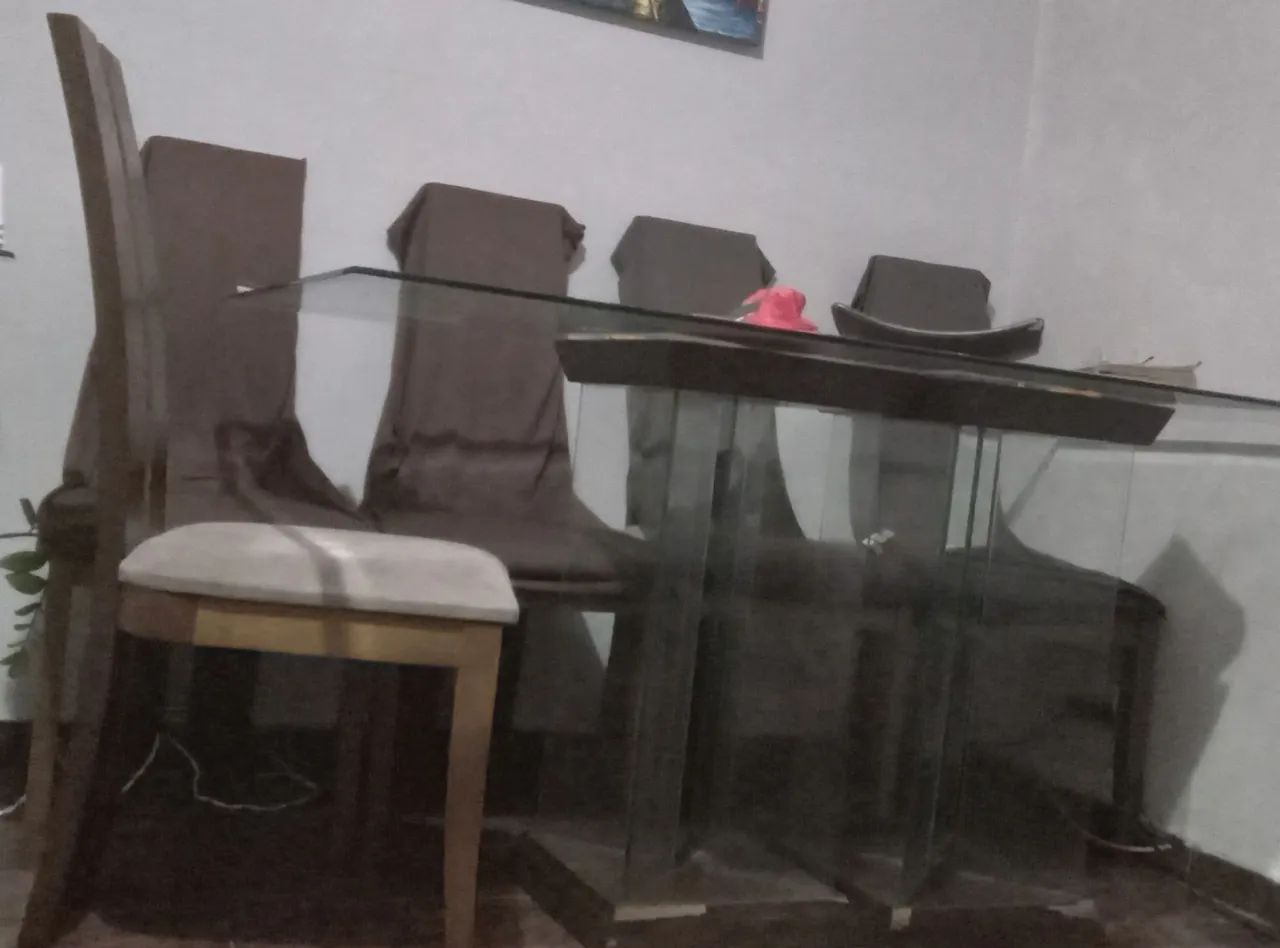 Mesa de jantar com tampo de vidro e cadeiras64960526428289120