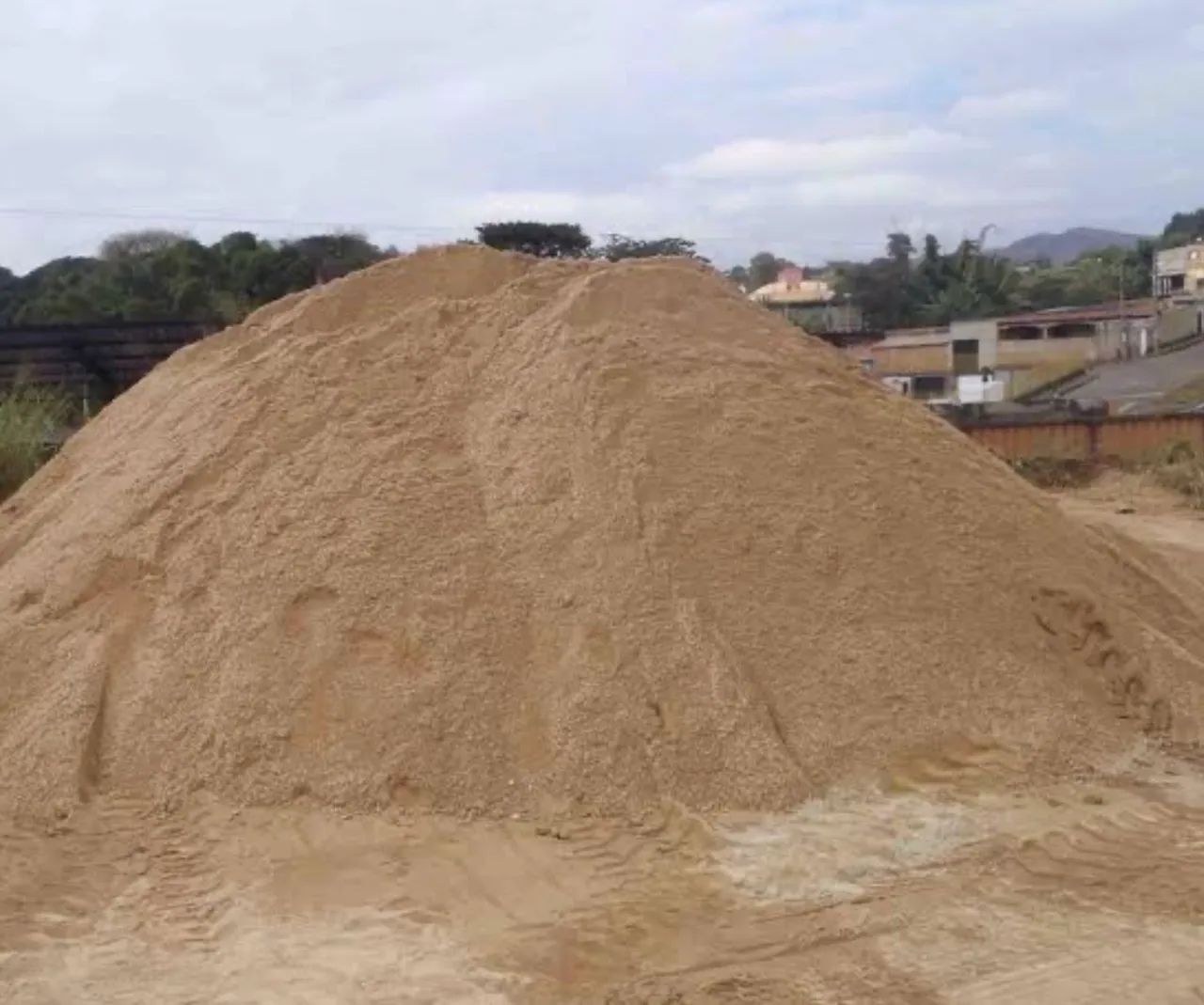 Areia lavada caminhão trucado 