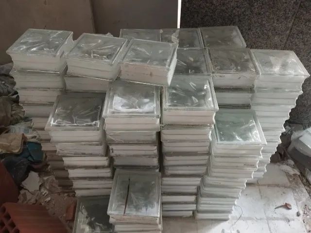 Tijolos de Vidro Incolor com Ondulações 19x19x8 cm - Foto 3