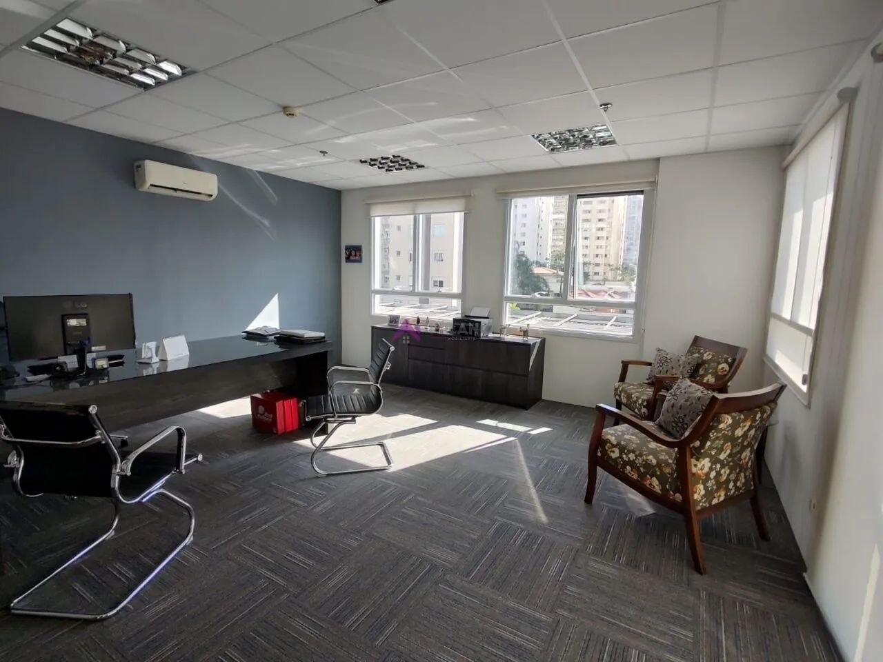 Sala Comercial à Venda na Vila Mariana ,Sacada ,Ar-Condicionado, 1 Vaga de Garagem