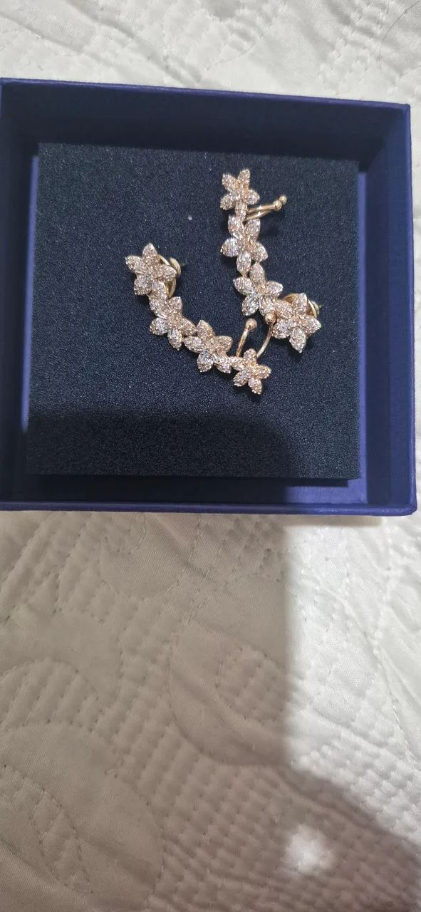 Earcuff dourado, em flores - Foto 3