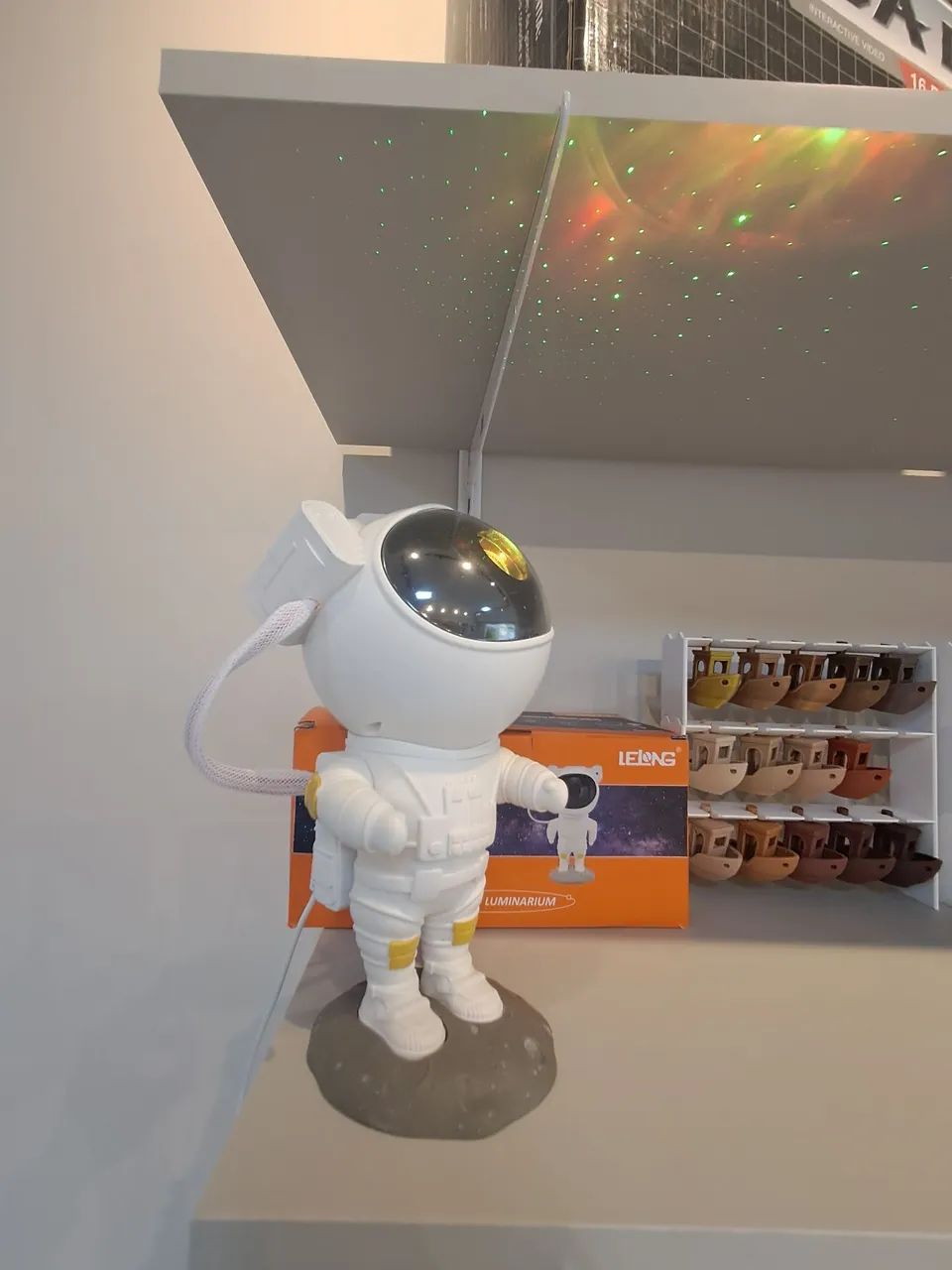 Luminária astronauta com controle remoto - Foto 5