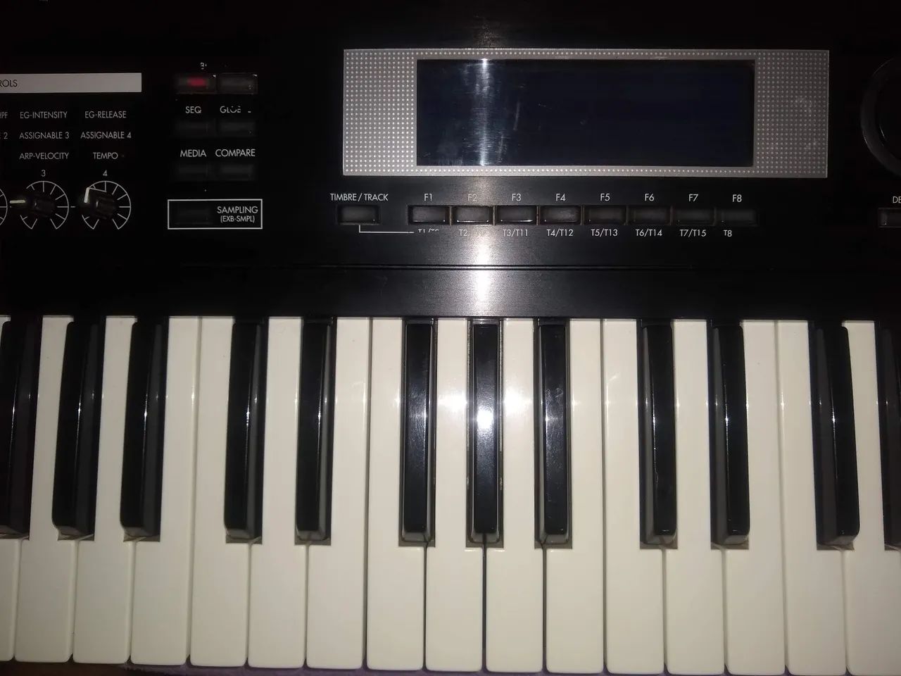 Teclado Korg Tr 76