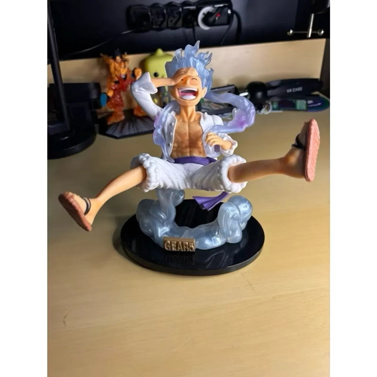 Action Figure Luffy Gear 5 Translúcida