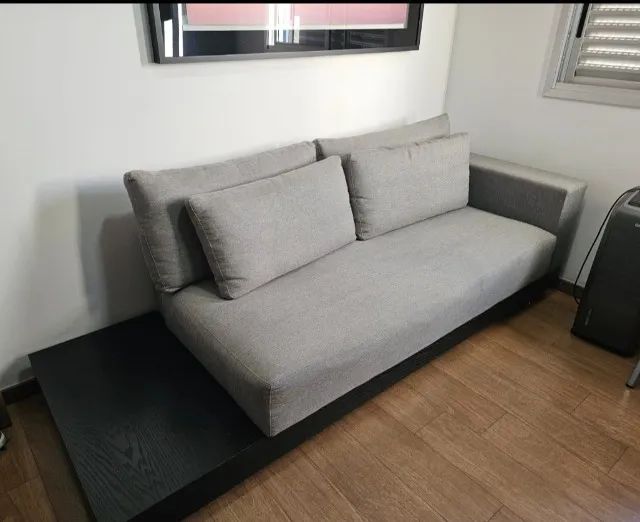 Sofá 3 lugares com mesa lateral