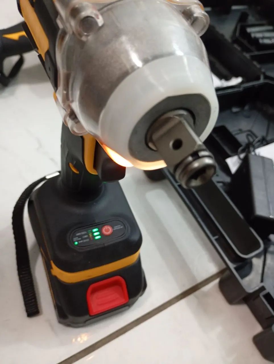 Chave de impacto com maleta duas baterias 48V + 3 soquetes 17,19