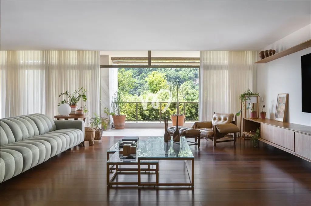 Apartamento de 4 suites com duas dependências na Gávea