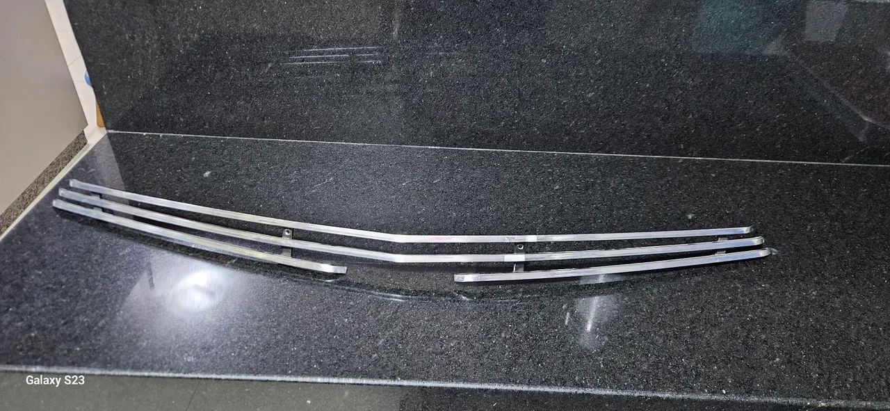 Grade frontal cromada Cruze