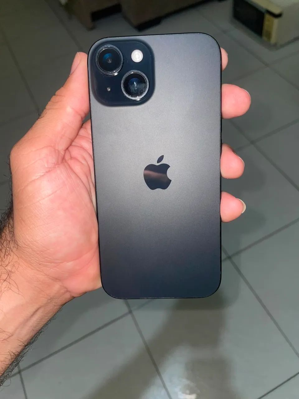 iPhone 15 com apenas 3 meses de uso 