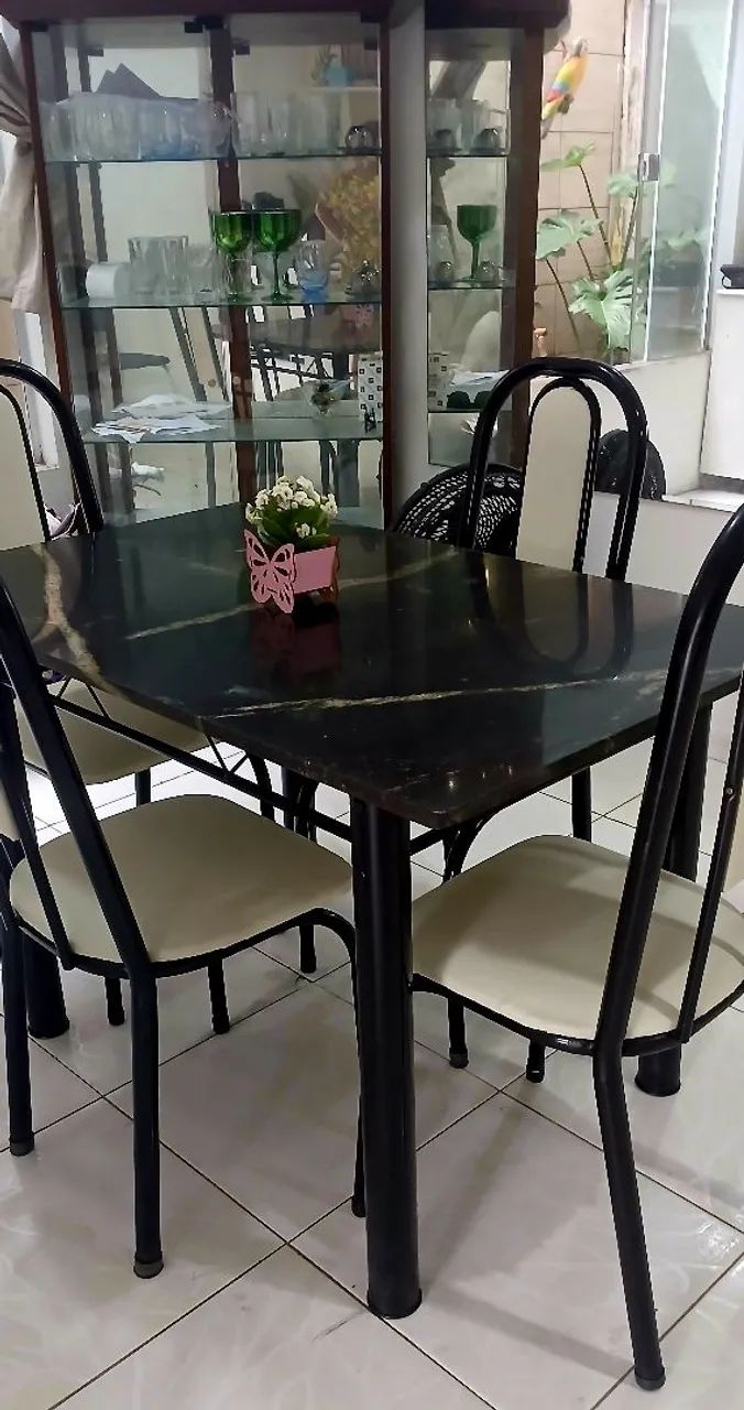 Mesa de Mármore com 4 Cadeiras  - Foto 4
