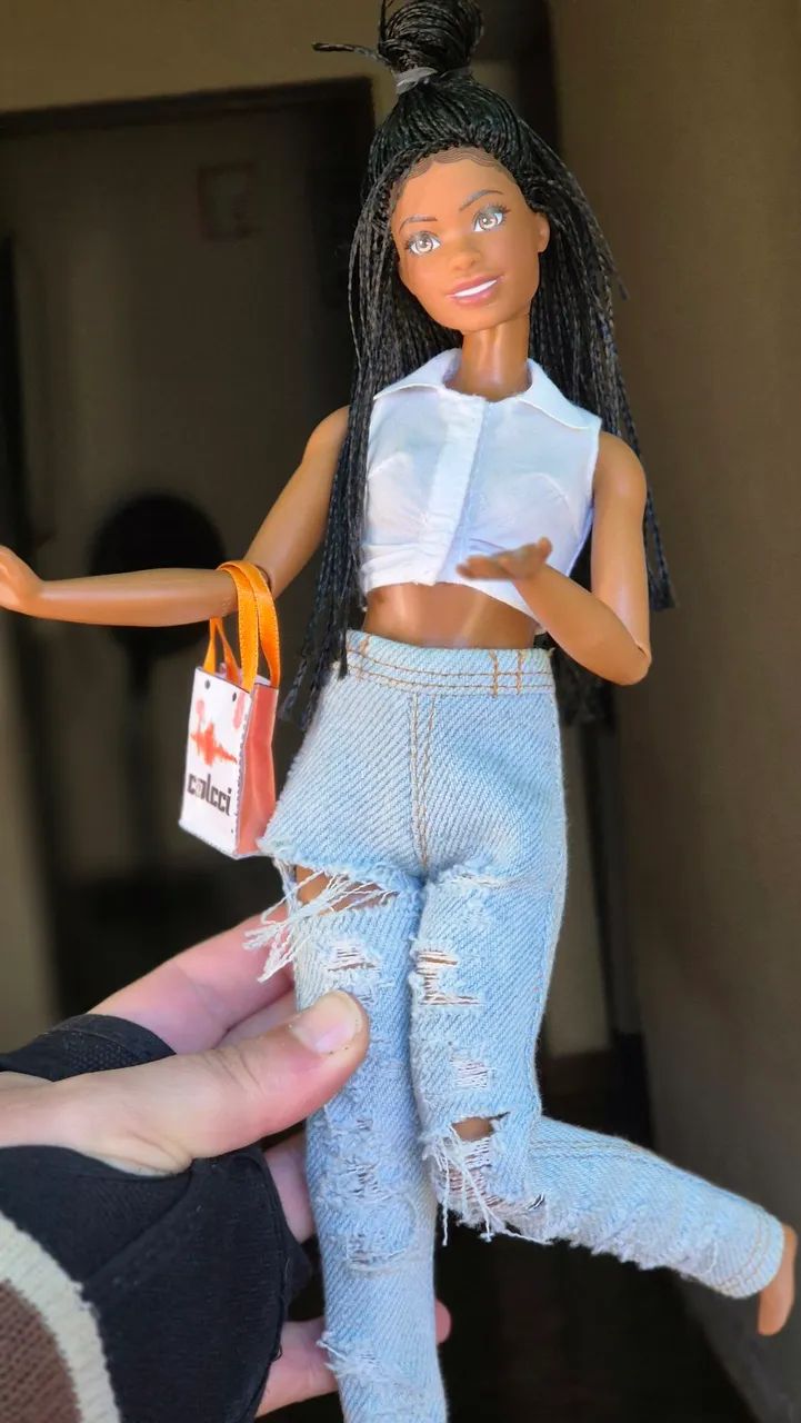 Barbie negra articulada customizada - Foto 5