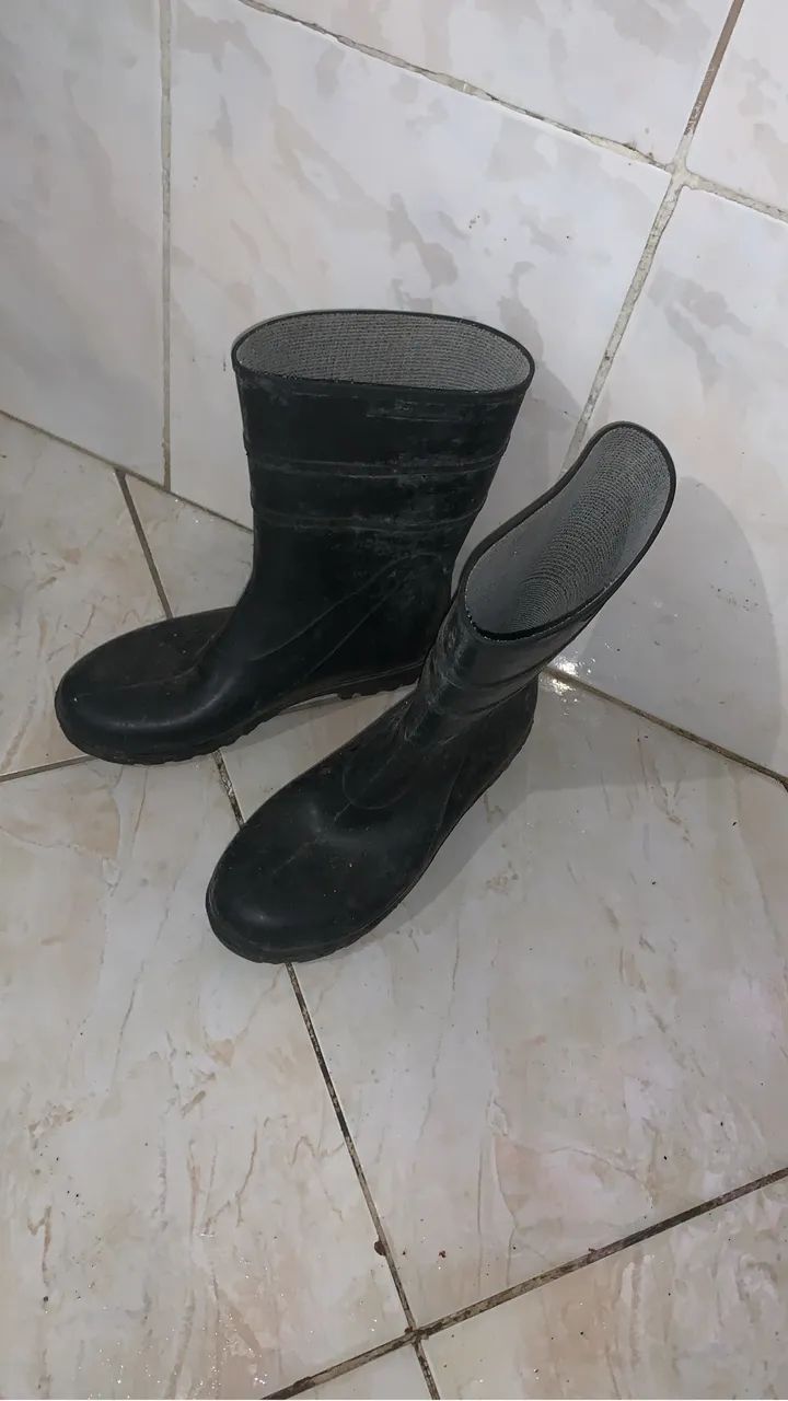 Capa de chuva nova, bota, calça e jaqueta