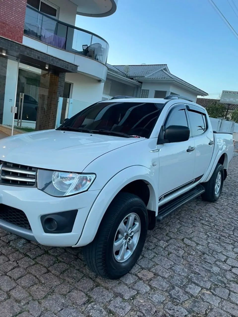 Mitsubishi L200 Triton HLS 2.4 Flex 16V CD Mec. 2015 2015