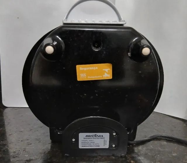 PROMOÇÃO! Vende-se Omeleteira Britânia, 220v, semi-novo! - Foto 3