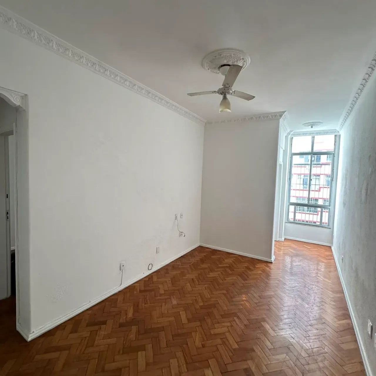 Apartamento amplo e em bom estado.