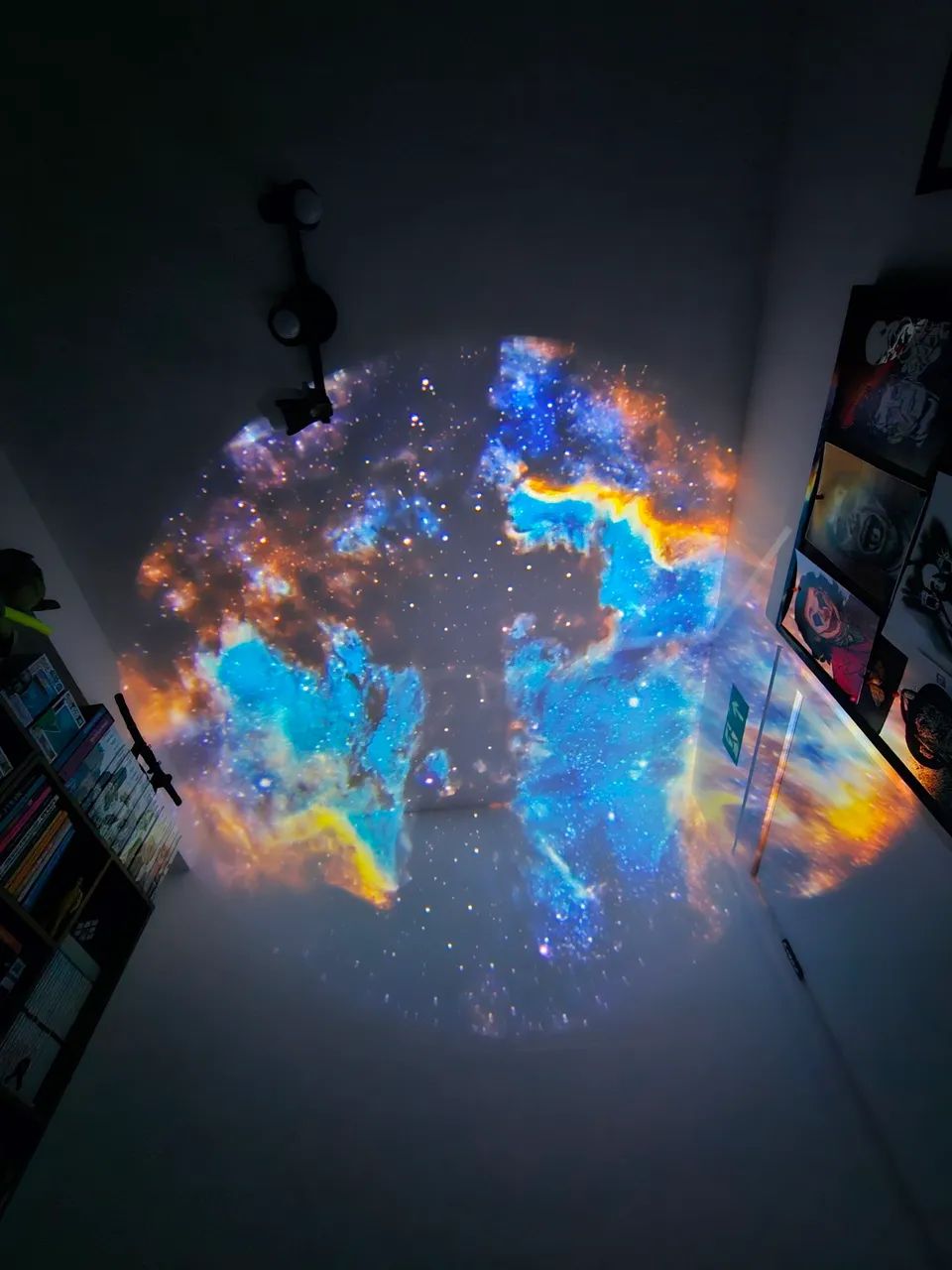 Projetor De Luzes Galáxia Estrelas Universo Noturno Globo - 13 Filmes