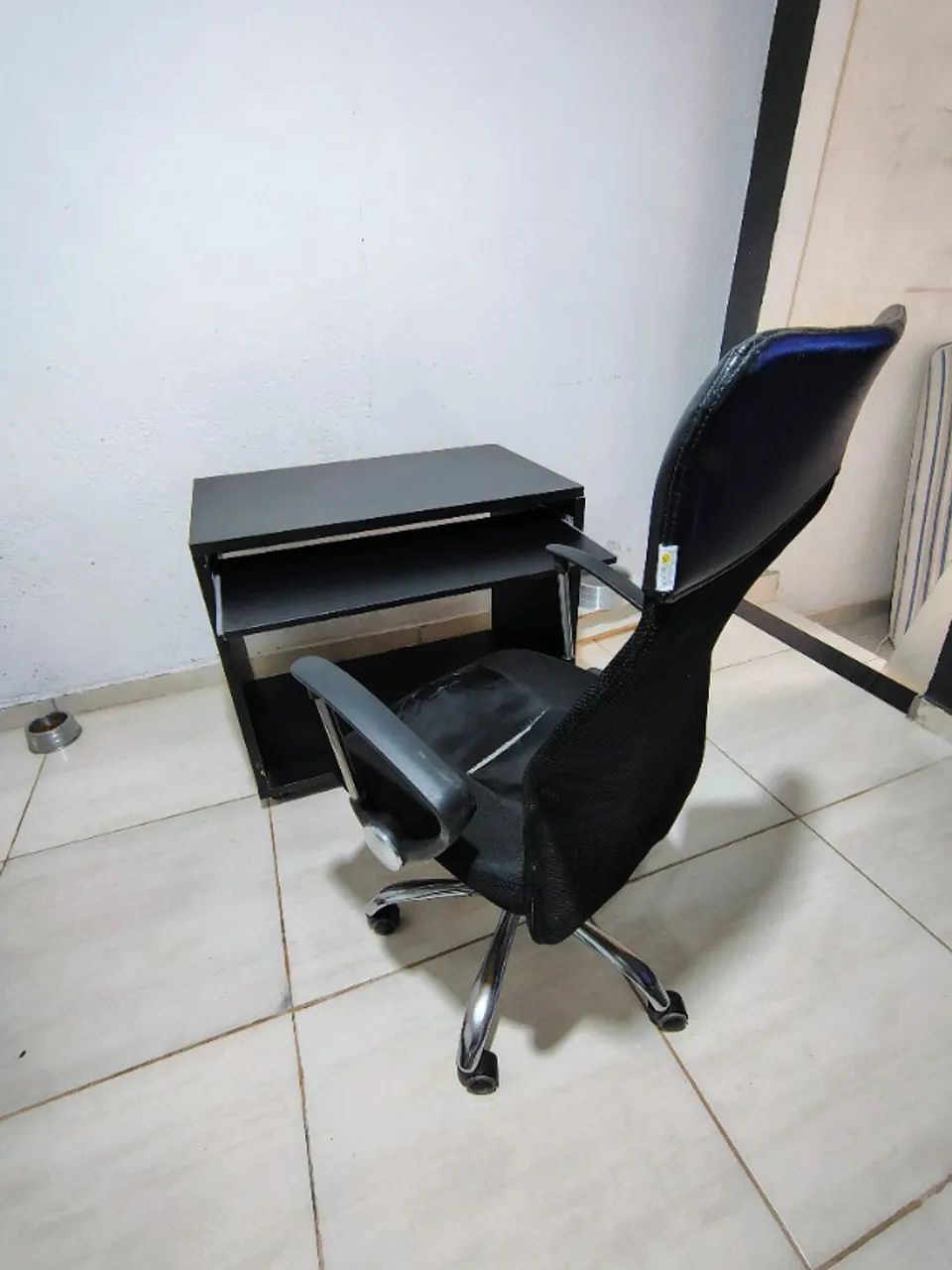 Mesa para Notebook/PC + Cadeira (No estado)