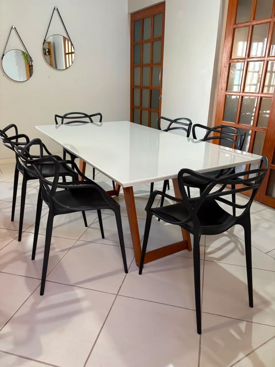 Mesa de jantar com 6 cadeiras 