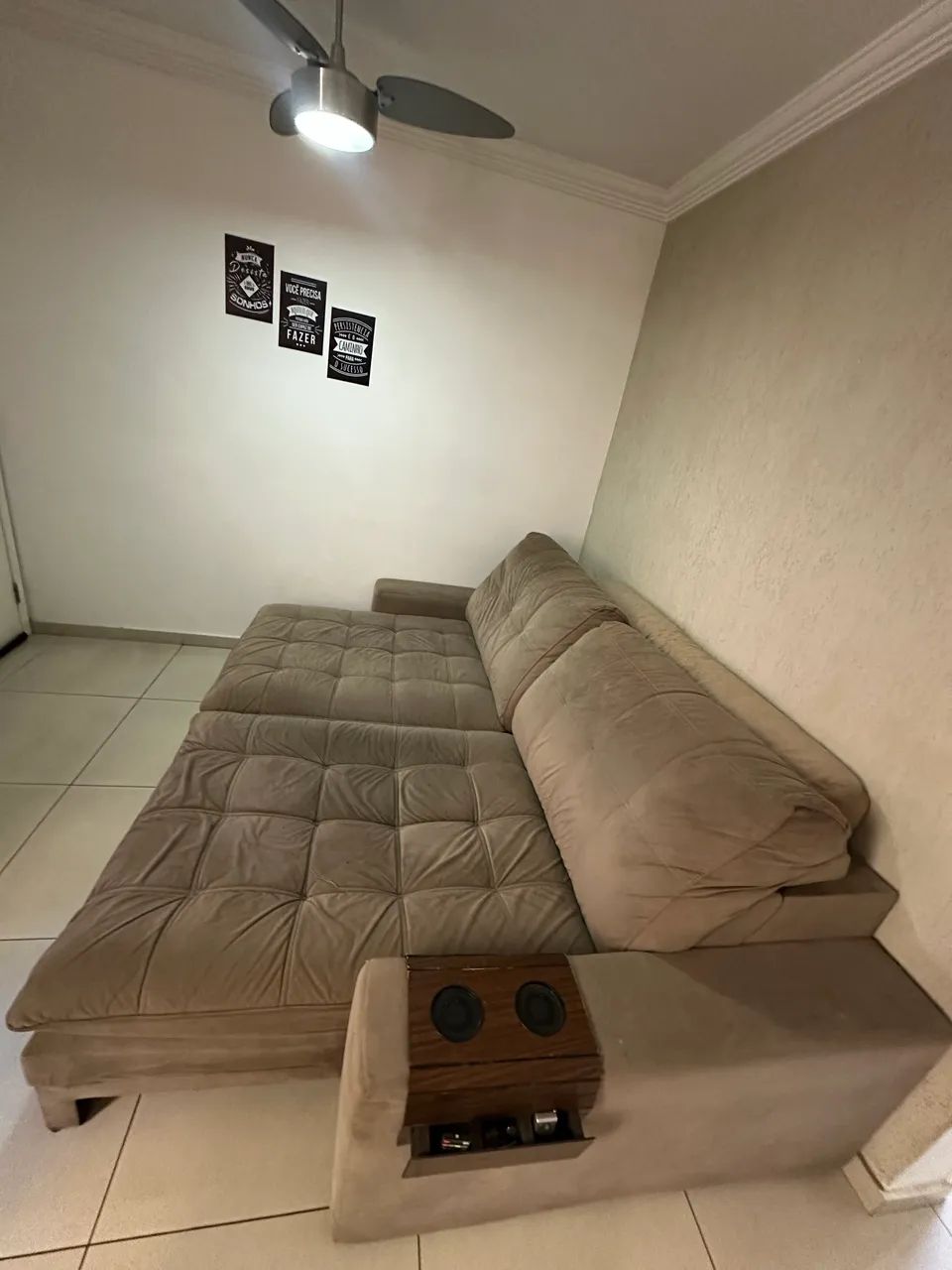 Sofá Retrátil Reclinável Suede Porta Copos  - Foto 2
