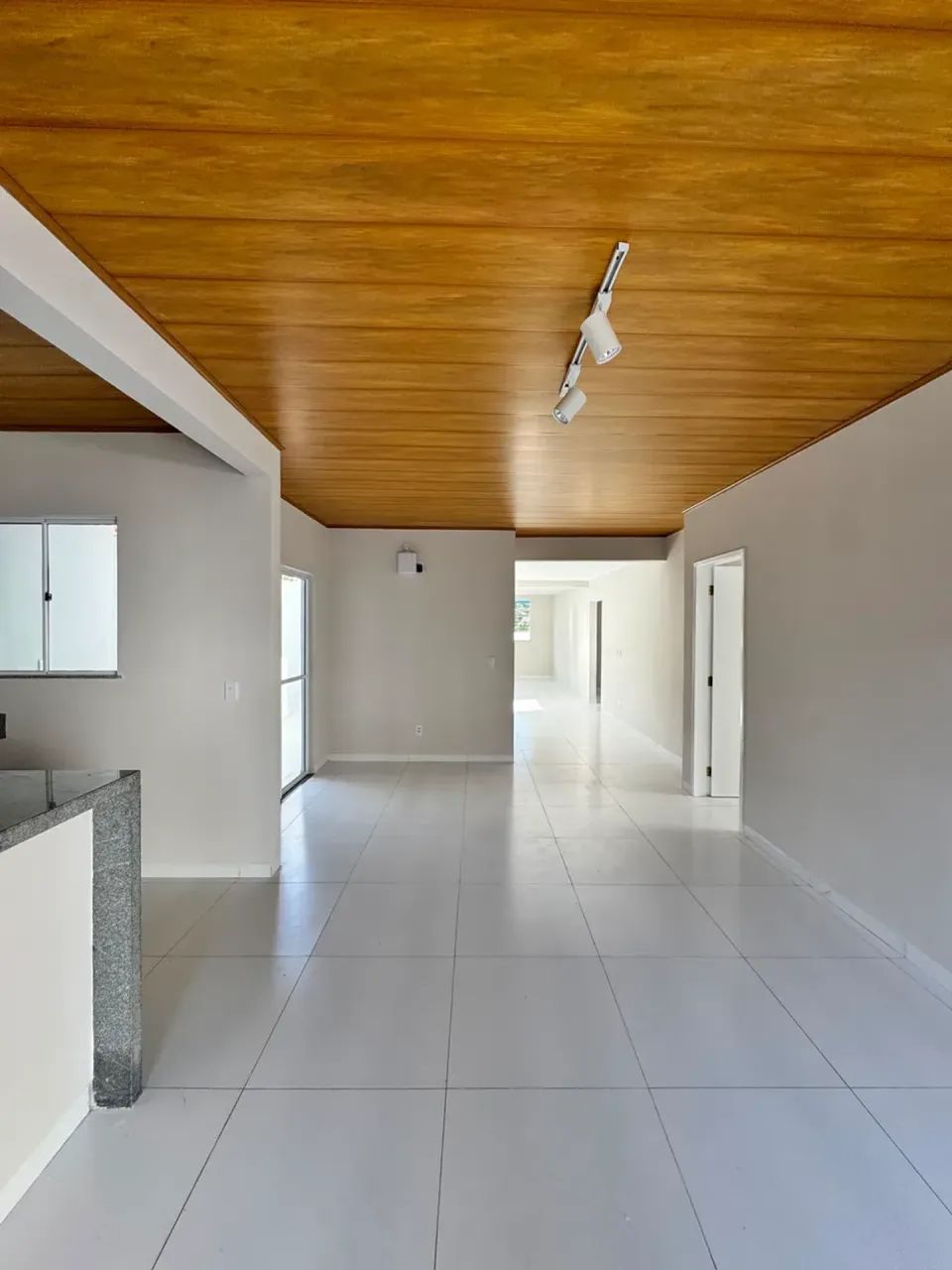 Casa Térrea reformada com 4 quartos no Parque Atenas!!!