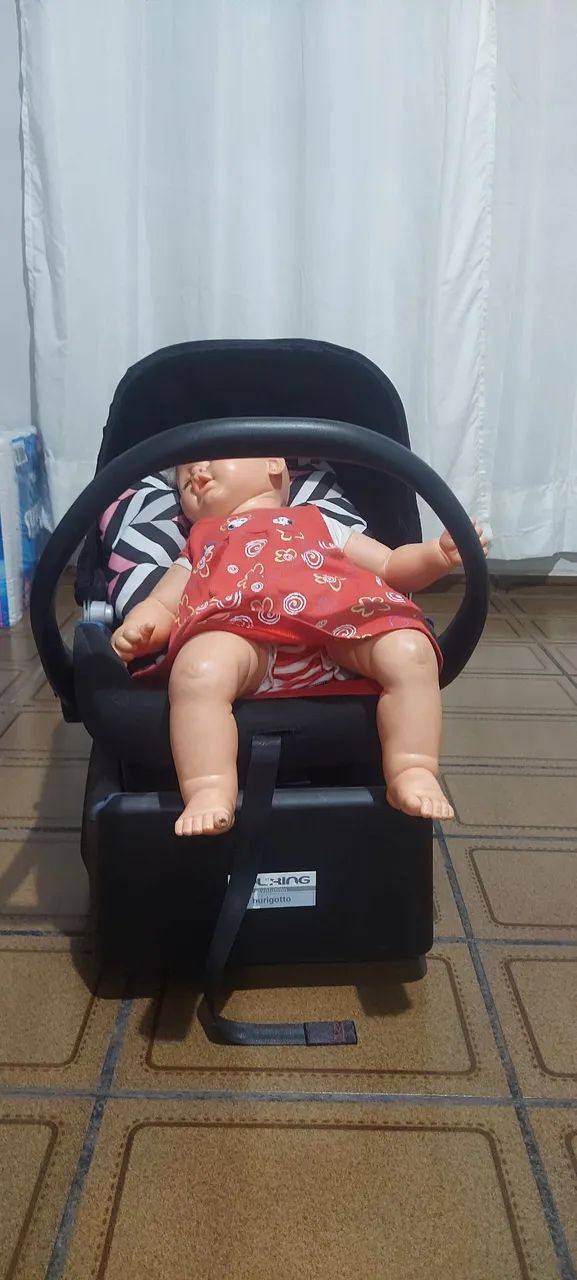 Vendo bebê conforto com base burigoto 