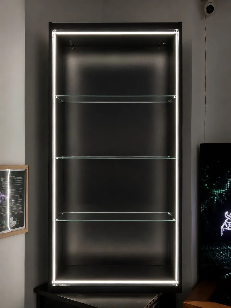 Vitrine suspensa 
