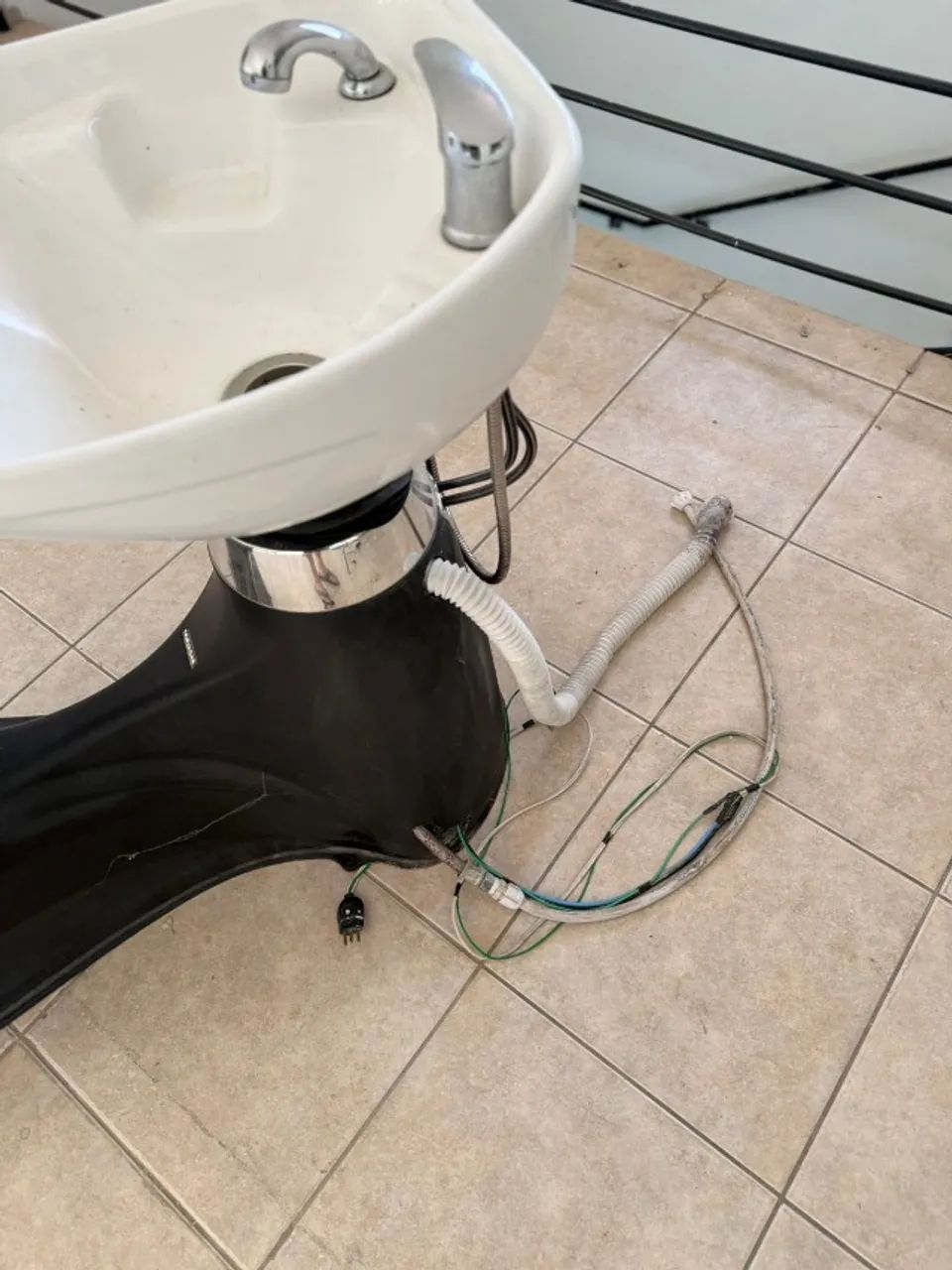Ready-to-install sink65568137526530122