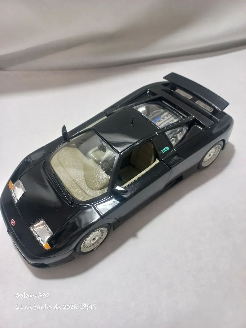 2 Carrinhos bugatti 1991 burago 1/18 - Foto 4
