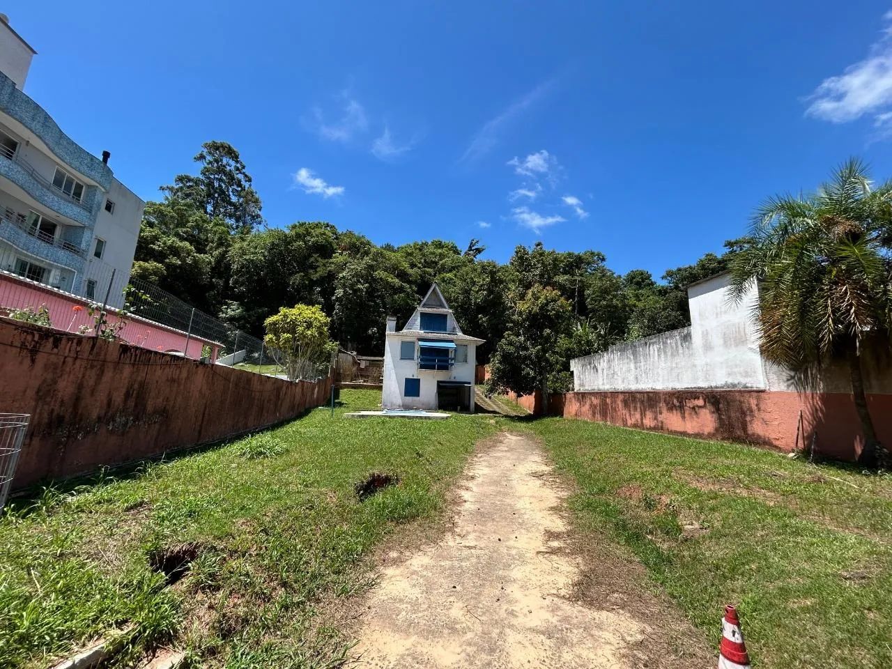 Terreno de 1469,4m² em Canajurê, Florianópolis.