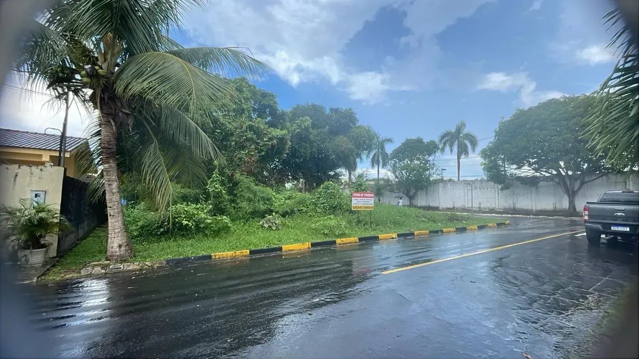 Lote amplo de esquina para Venda