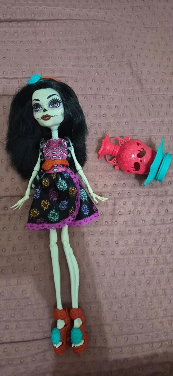 Monster high lote 4 chamar no privado!!! - Foto 3